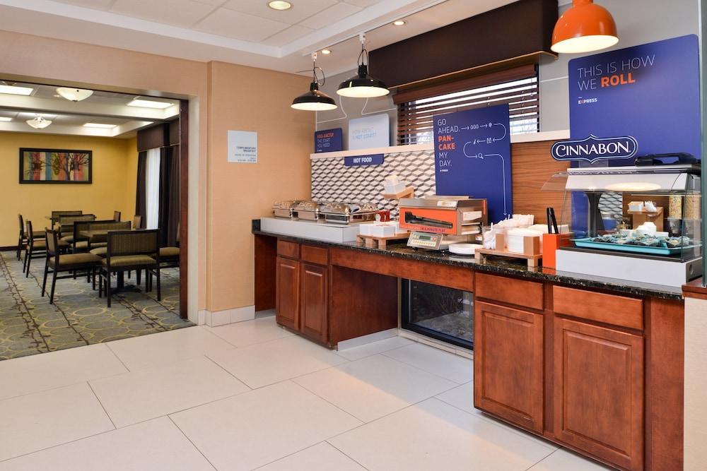 Holiday Inn Express Hotel & Suites West Chester By Ihg Concordville Exterior photo
