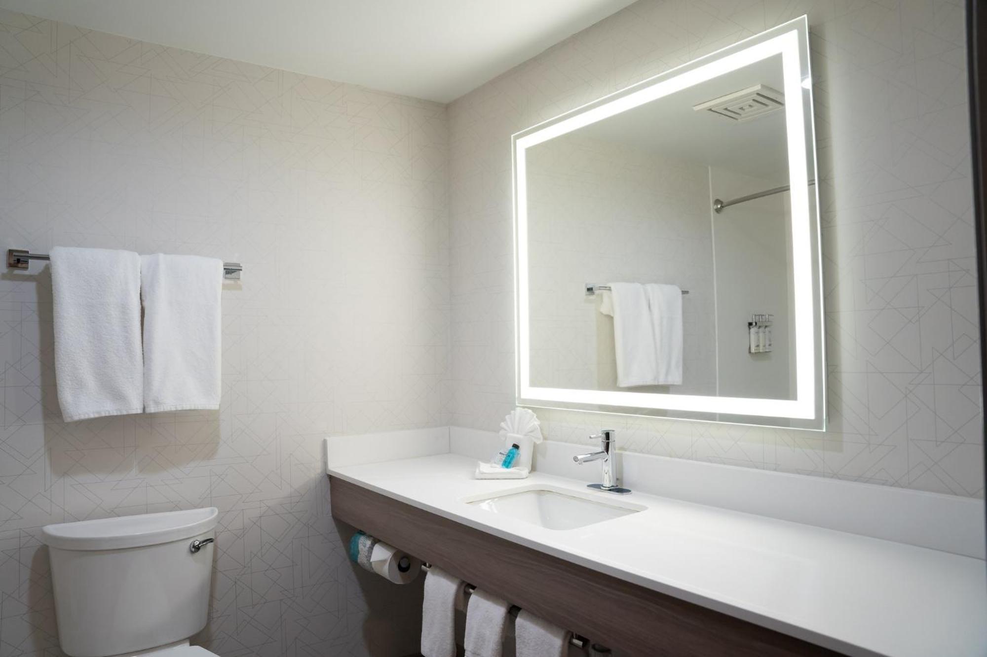 Holiday Inn Express Hotel & Suites West Chester By Ihg Concordville Exterior photo