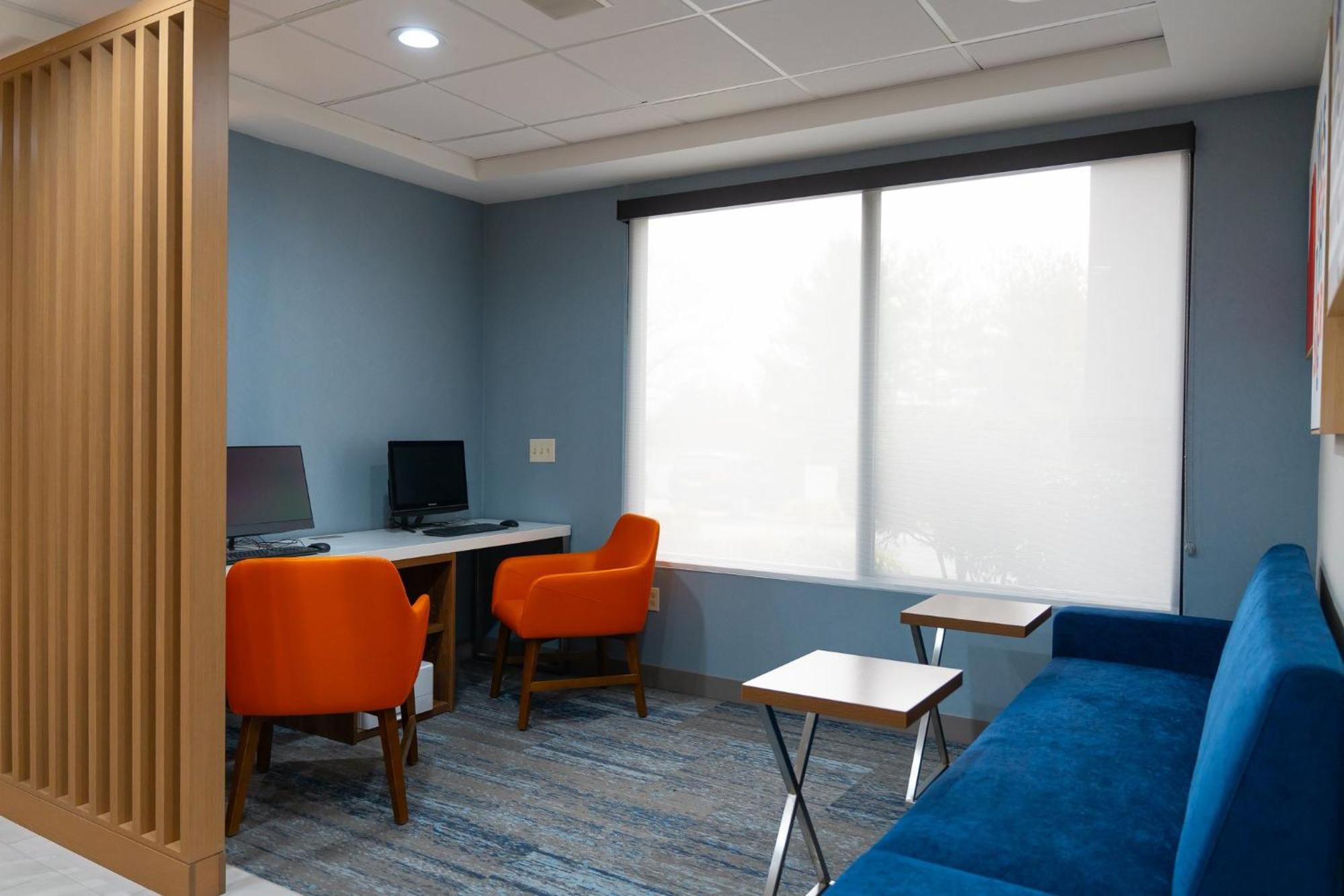 Holiday Inn Express Hotel & Suites West Chester By Ihg Concordville Exterior photo