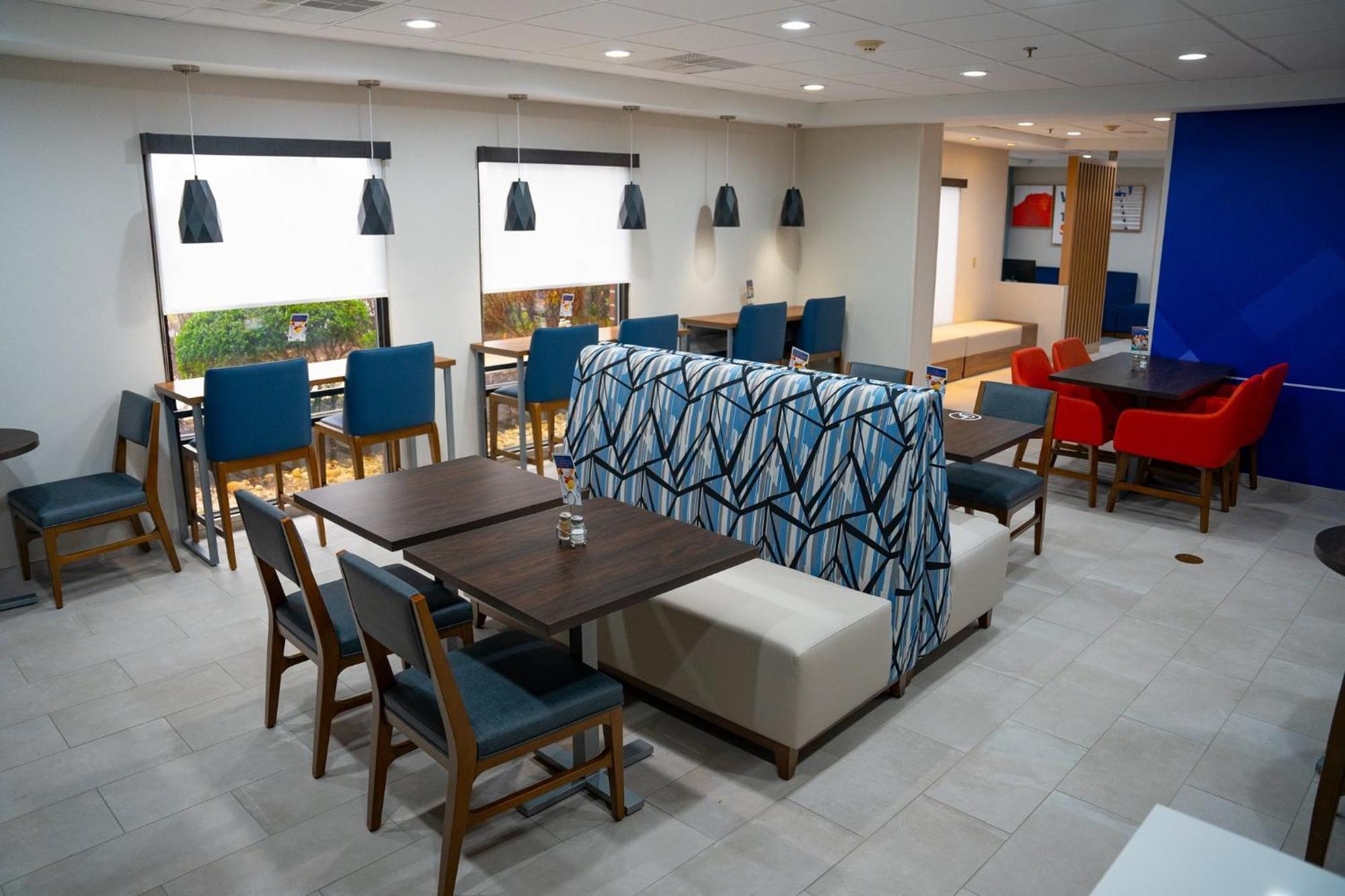 Holiday Inn Express Hotel & Suites West Chester By Ihg Concordville Exterior photo