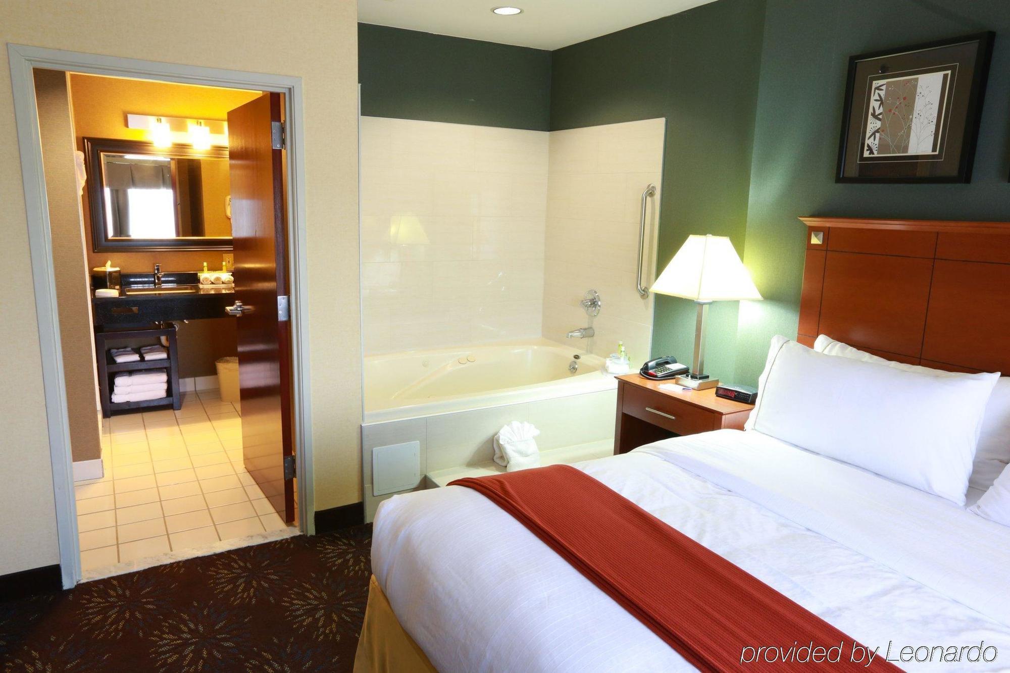 Holiday Inn Express Hotel & Suites West Chester By Ihg Concordville Exterior photo